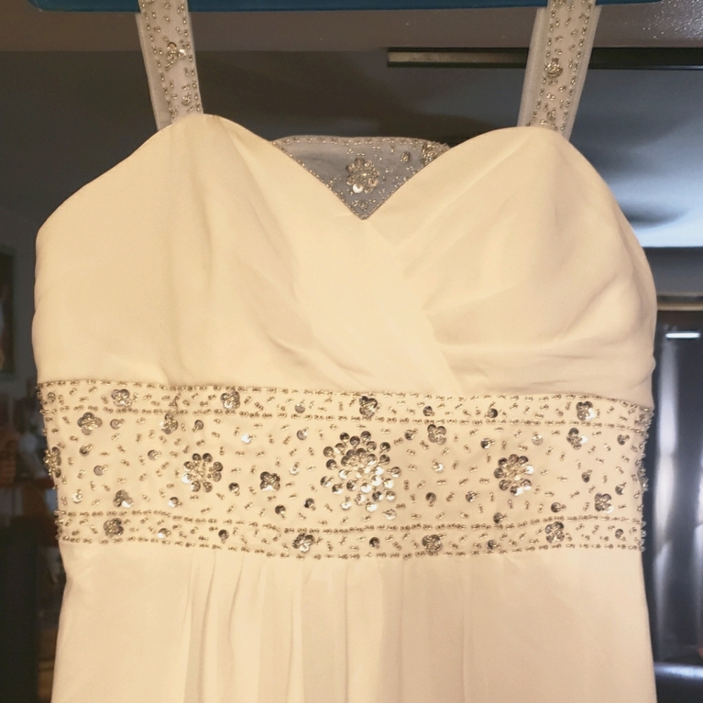Wedding dress - Picture 3 of 6